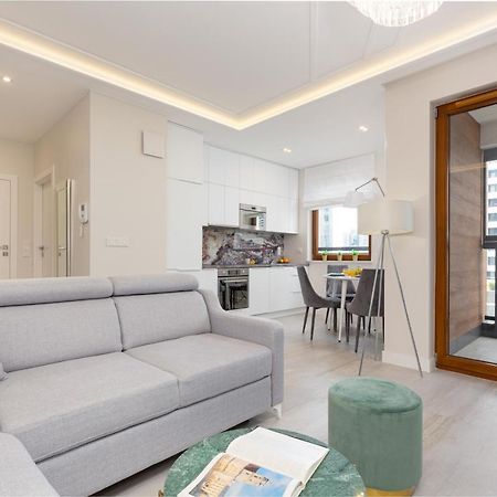 City Center Apartments Grzybowska With Parking By Noclegi Renters 华沙 外观 照片