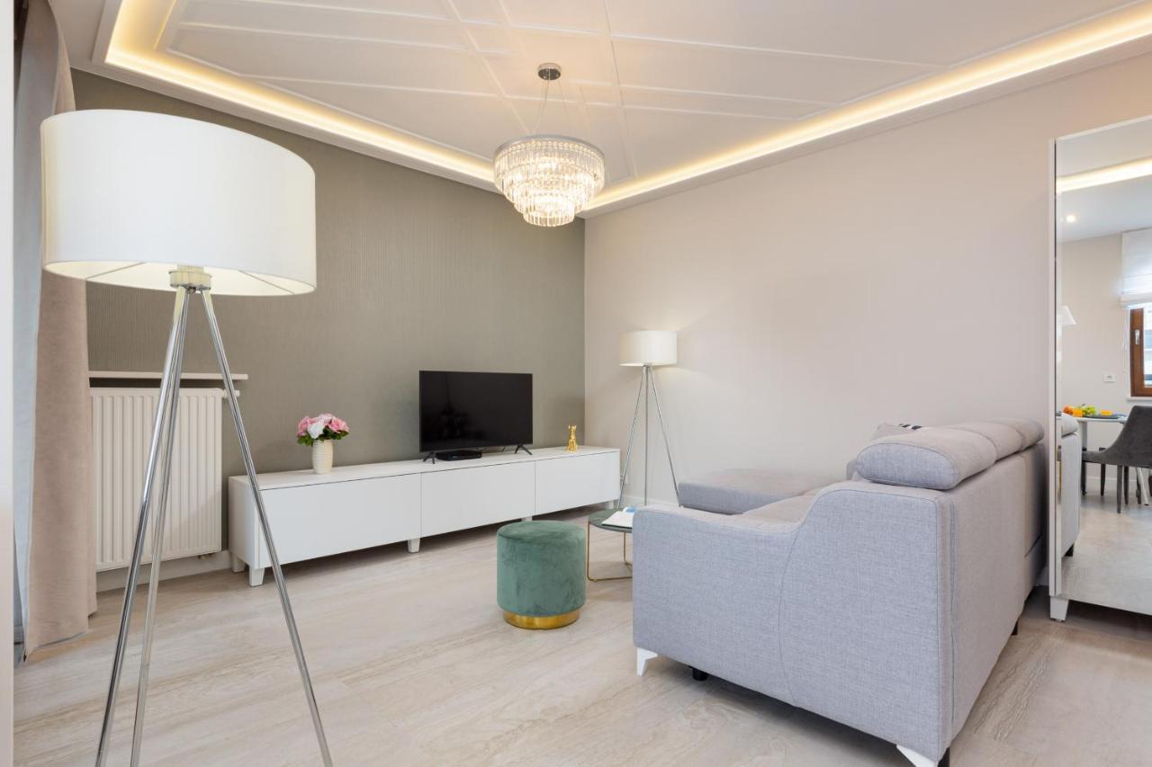 City Center Apartments Grzybowska With Parking By Noclegi Renters 华沙 外观 照片