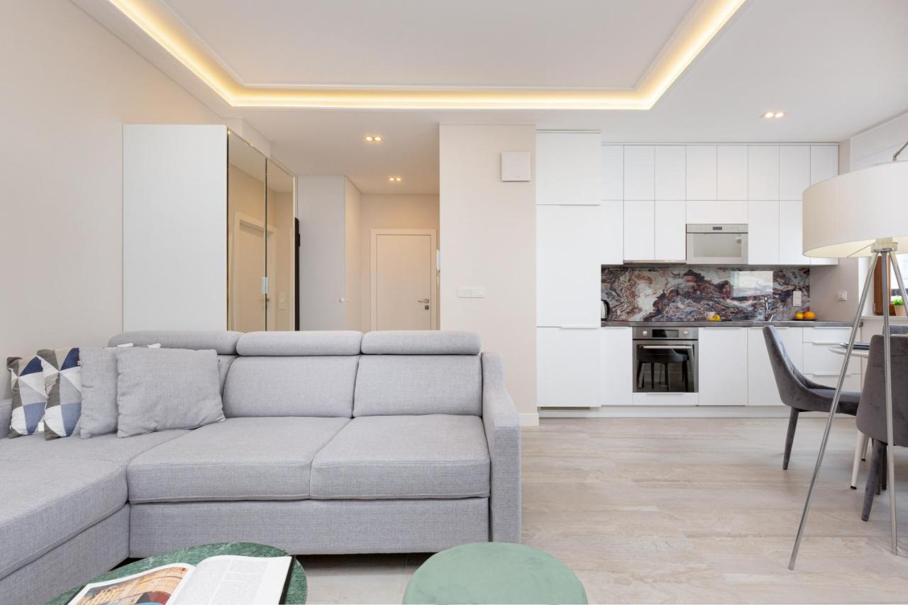 City Center Apartments Grzybowska With Parking By Noclegi Renters 华沙 外观 照片