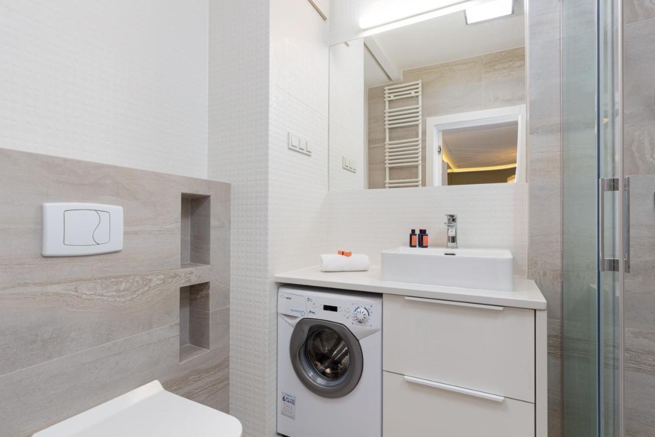 City Center Apartments Grzybowska With Parking By Noclegi Renters 华沙 外观 照片
