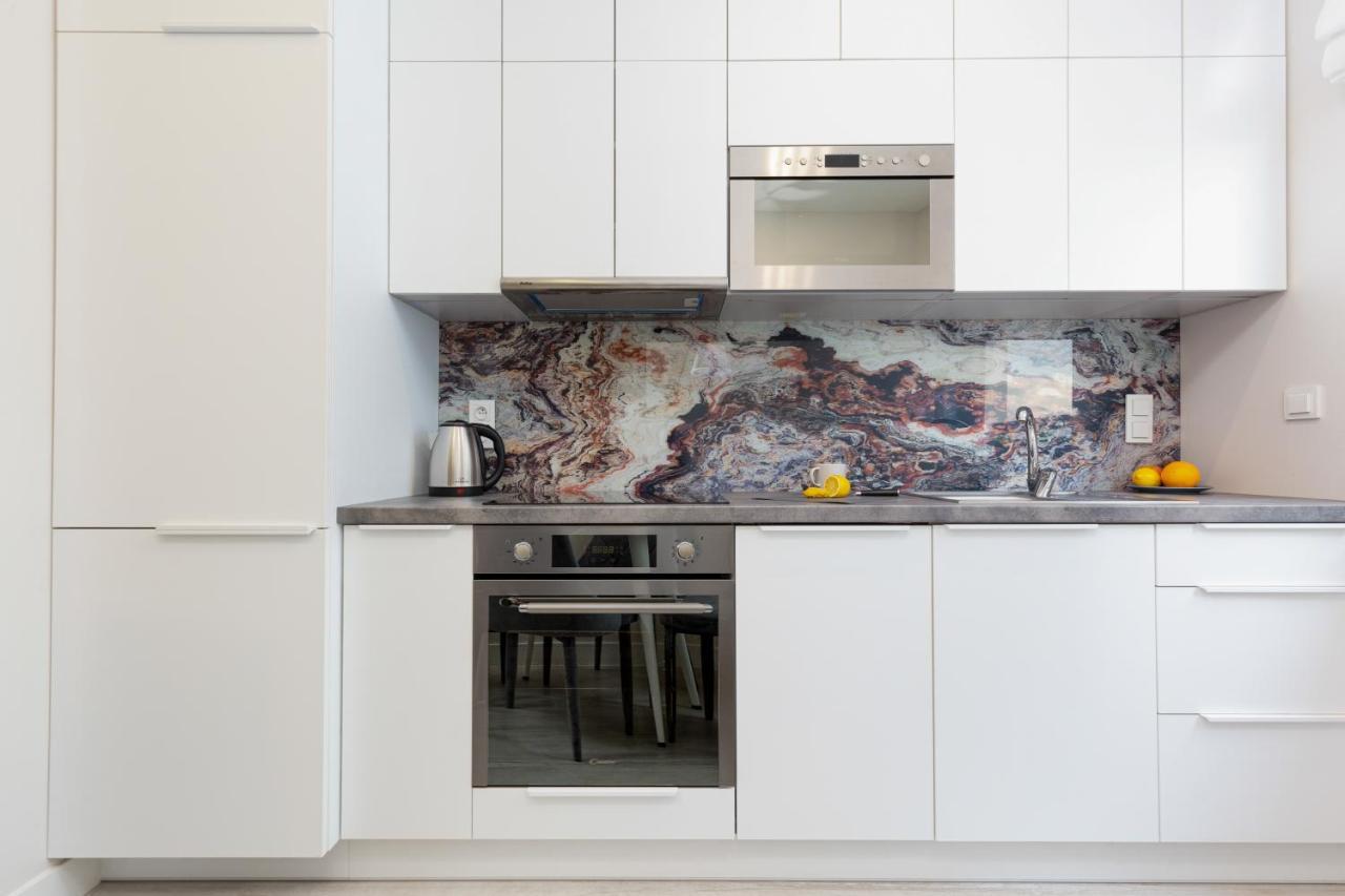 City Center Apartments Grzybowska With Parking By Noclegi Renters 华沙 外观 照片