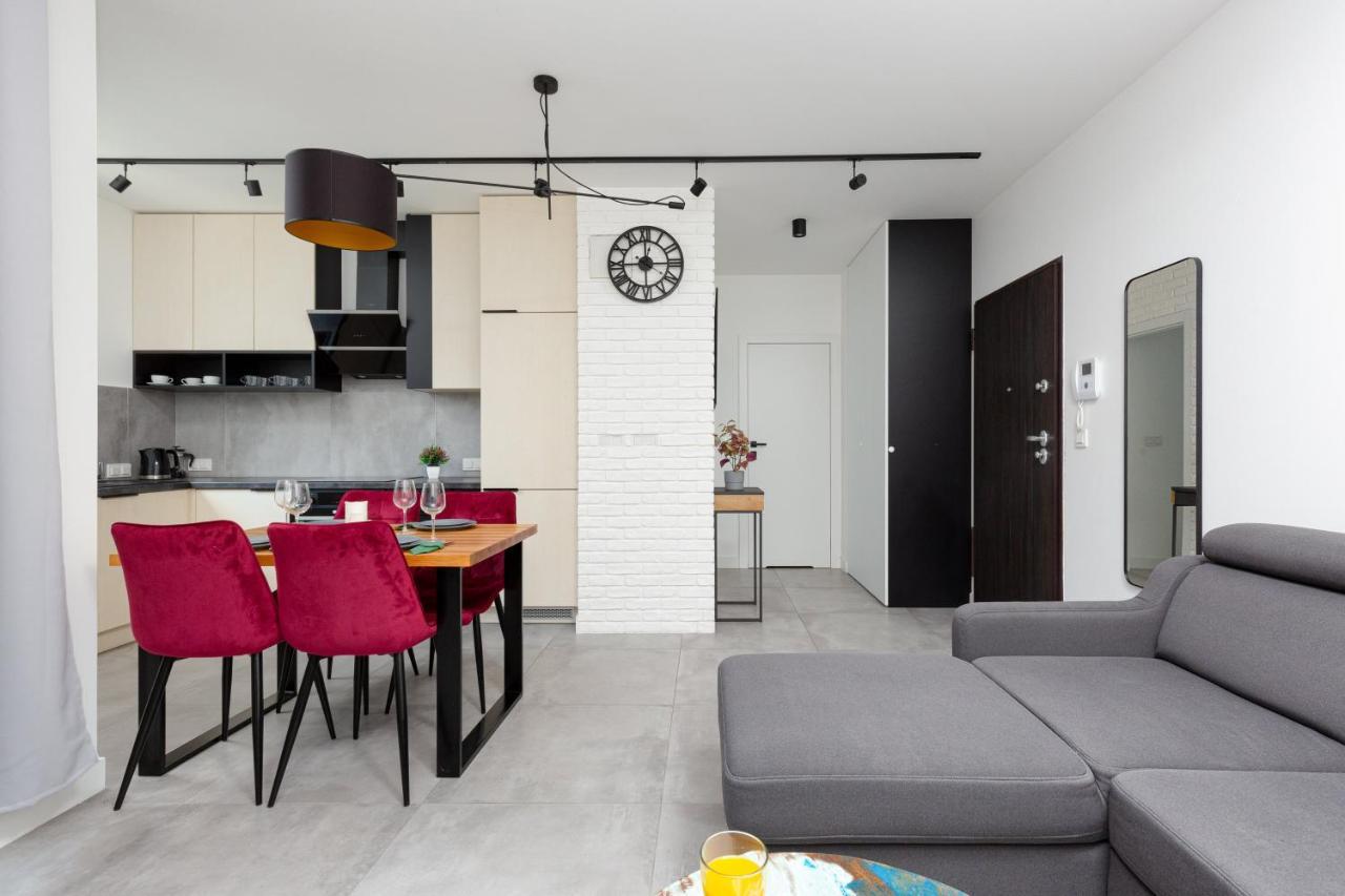 City Center Apartments Grzybowska With Parking By Noclegi Renters 华沙 外观 照片