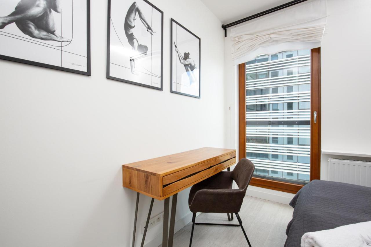 City Center Apartments Grzybowska With Parking By Noclegi Renters 华沙 外观 照片