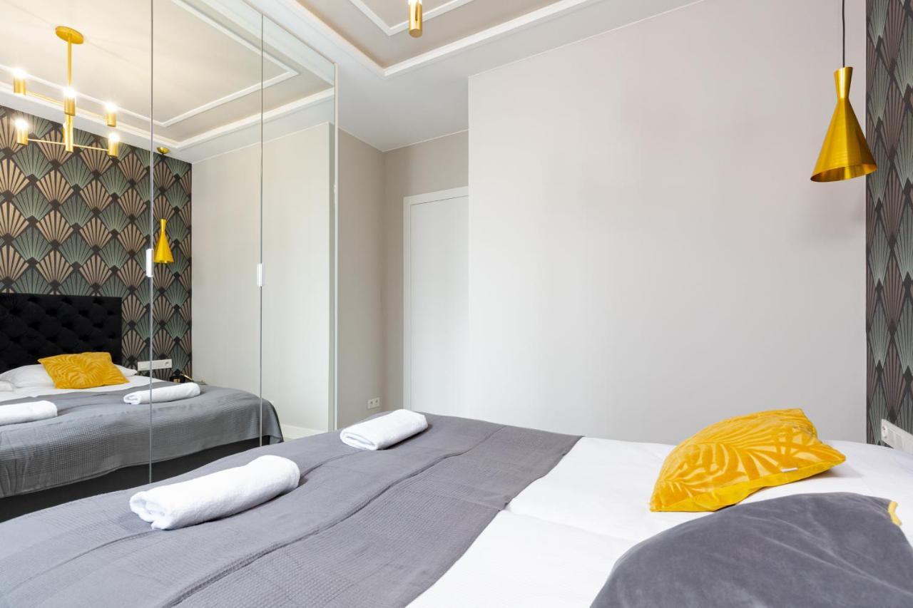 City Center Apartments Grzybowska With Parking By Noclegi Renters 华沙 外观 照片