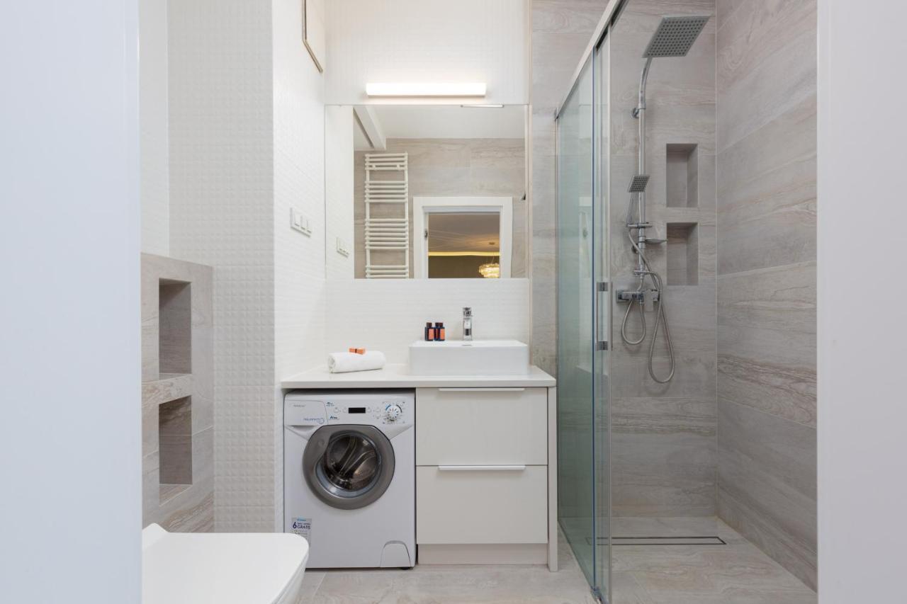 City Center Apartments Grzybowska With Parking By Noclegi Renters 华沙 外观 照片