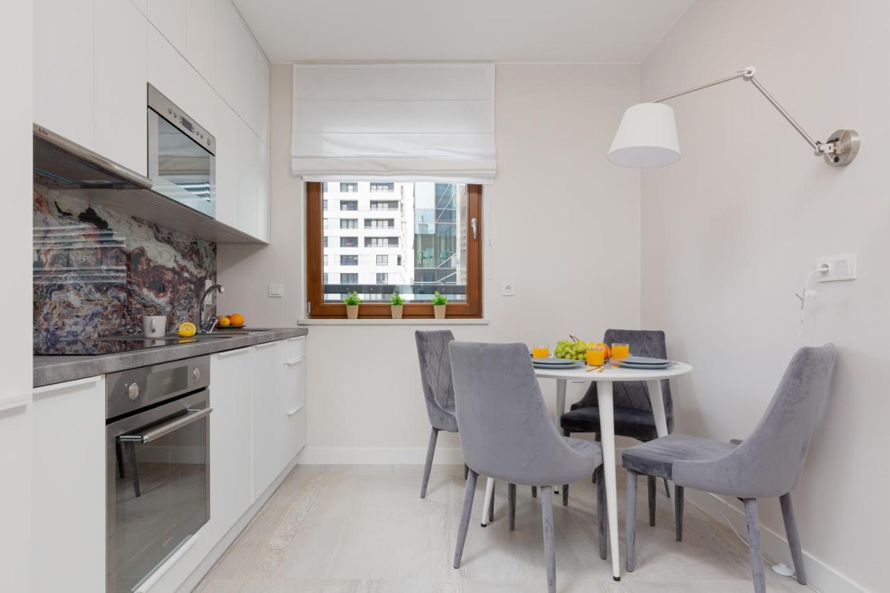 City Center Apartments Grzybowska With Parking By Noclegi Renters 华沙 外观 照片