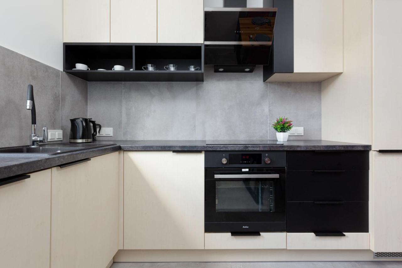 City Center Apartments Grzybowska With Parking By Noclegi Renters 华沙 外观 照片