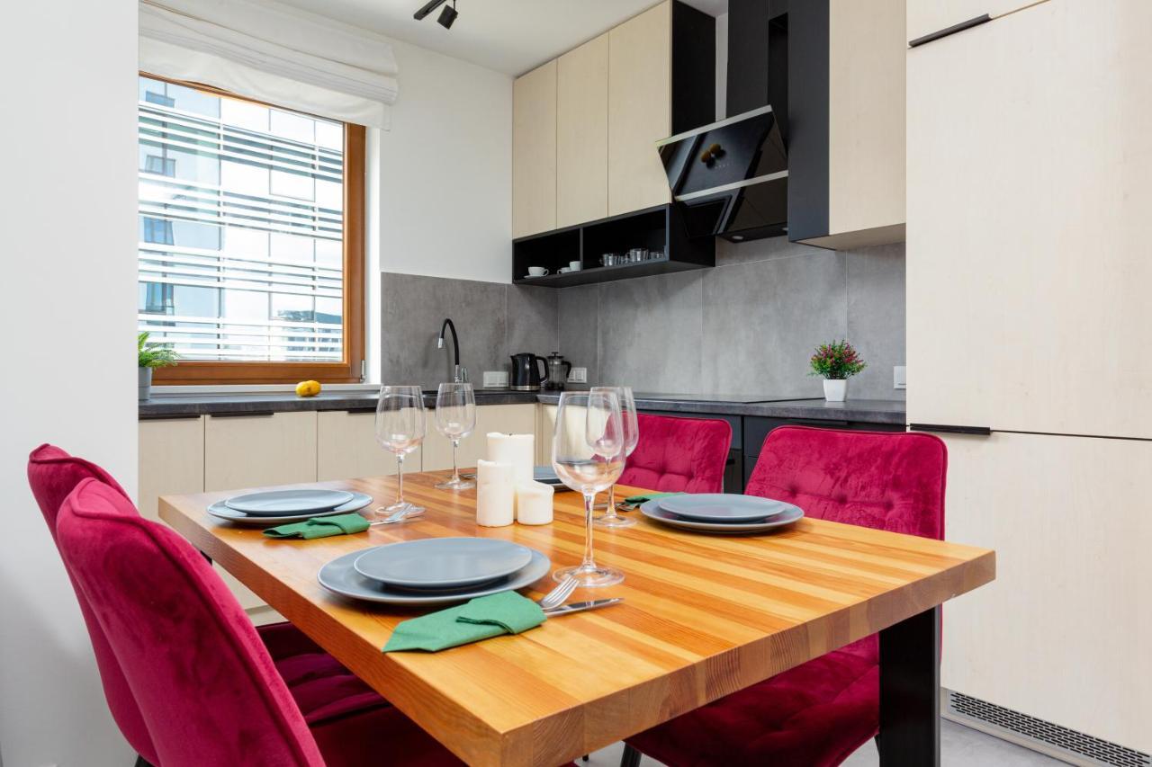 City Center Apartments Grzybowska With Parking By Noclegi Renters 华沙 外观 照片