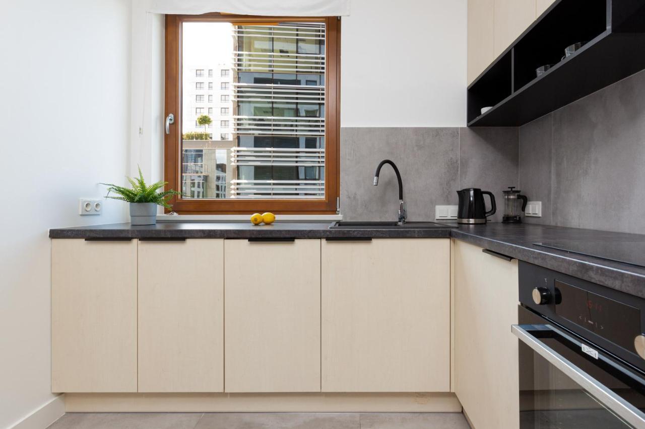 City Center Apartments Grzybowska With Parking By Noclegi Renters 华沙 外观 照片