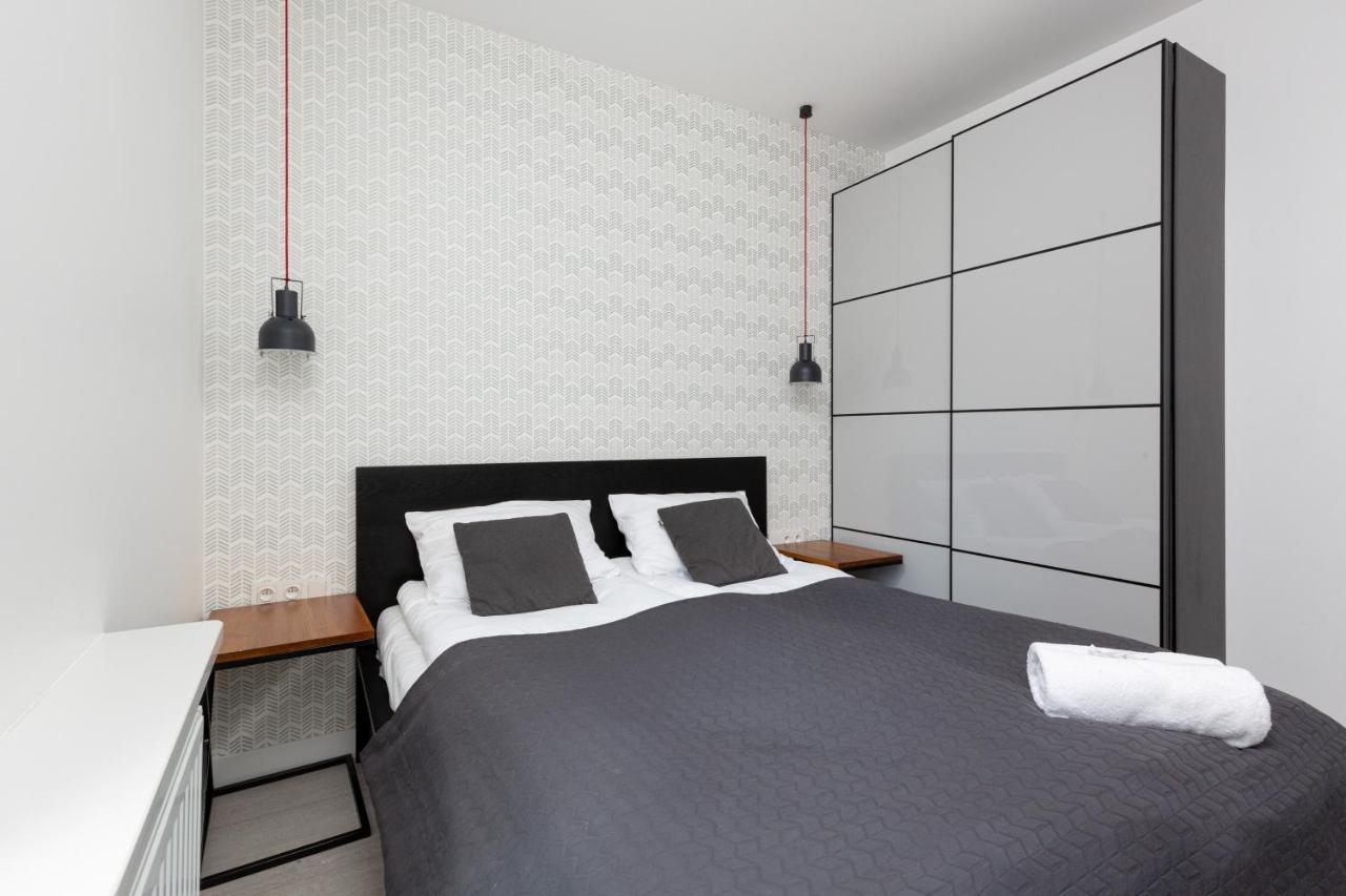 City Center Apartments Grzybowska With Parking By Noclegi Renters 华沙 外观 照片