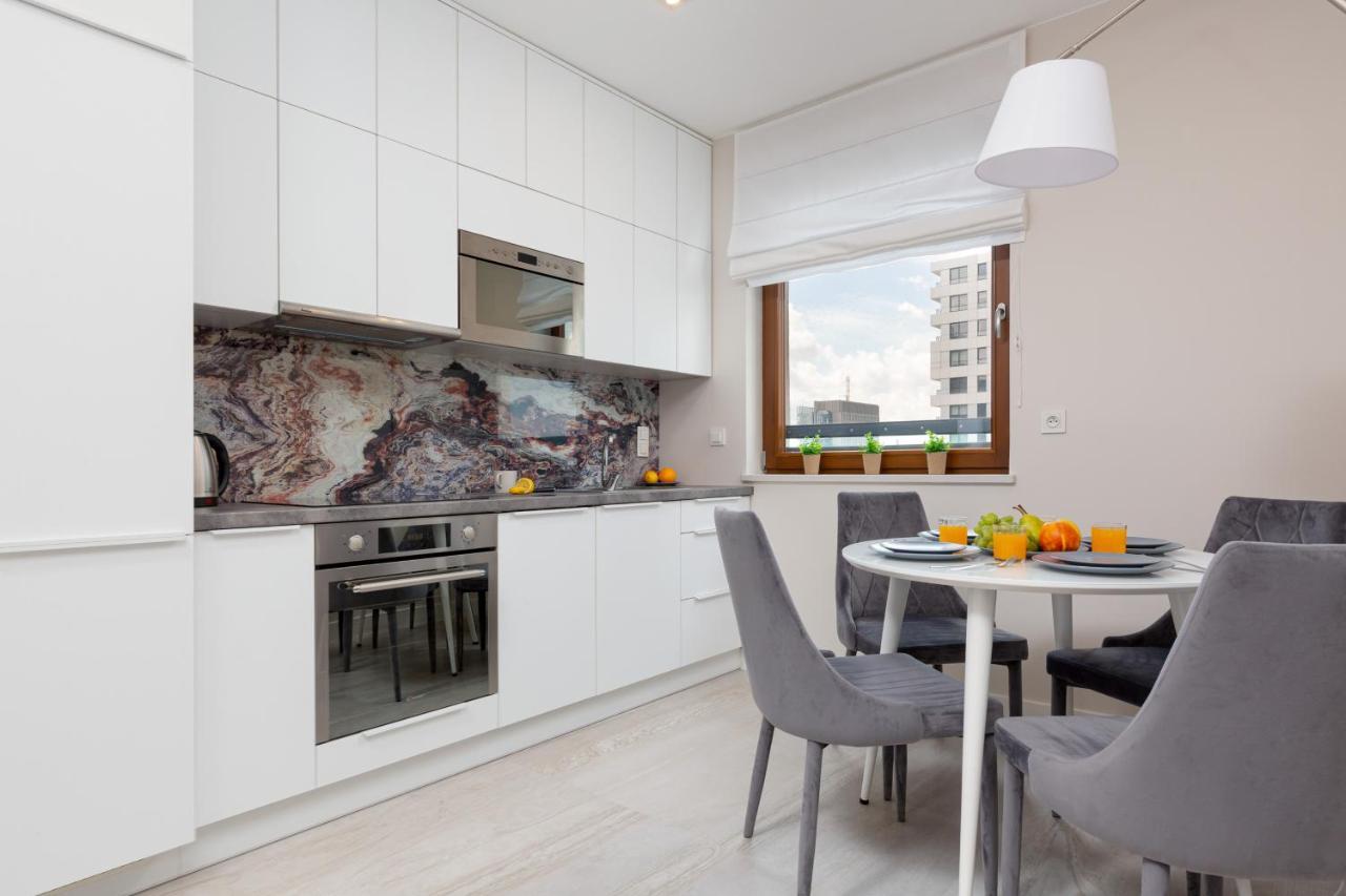 City Center Apartments Grzybowska With Parking By Noclegi Renters 华沙 外观 照片